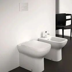 I.Life A wc scarico traslato +bidet filoparete +sedile avvolgente con chiusura rallentata codice prod: T453101 T463101 T464101 product photo